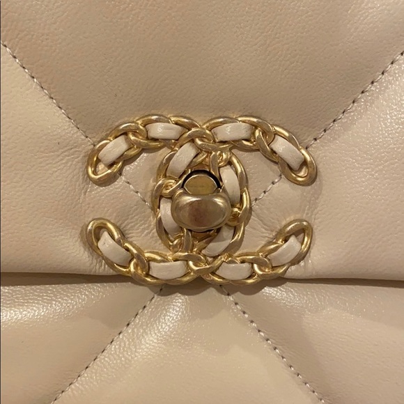 ❌SOLD❌ Chanel Goatskin Chanel 19 Flap Bag in Beige - Picture 7 of 8